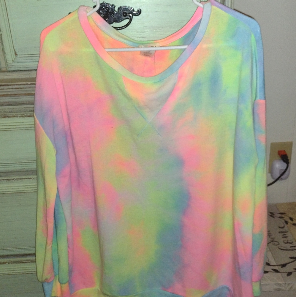 Bibi tie dye oversized long sleeve shirt in size small